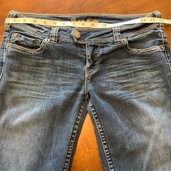 Brody Jeans boot cut low rise. - Picture 6 of 9